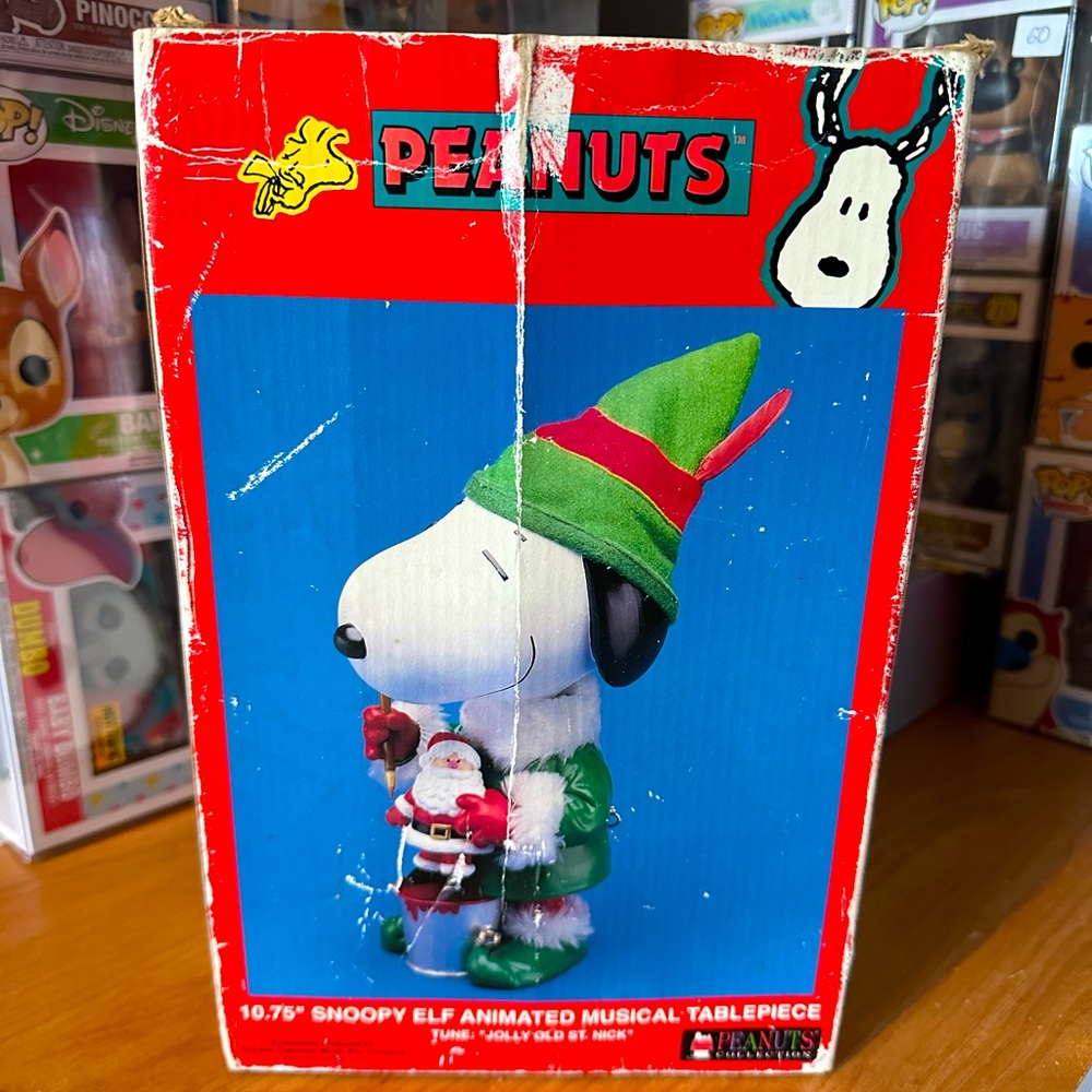 Adorable, Vintage Snoopy Elf Animated Musical Tablepiece 🎶 🐶 ♥️💚♥️